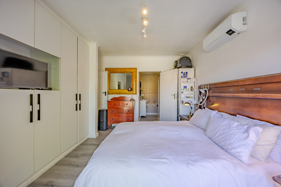 5 Bedroom Property for Sale in Flamingo Vlei Western Cape